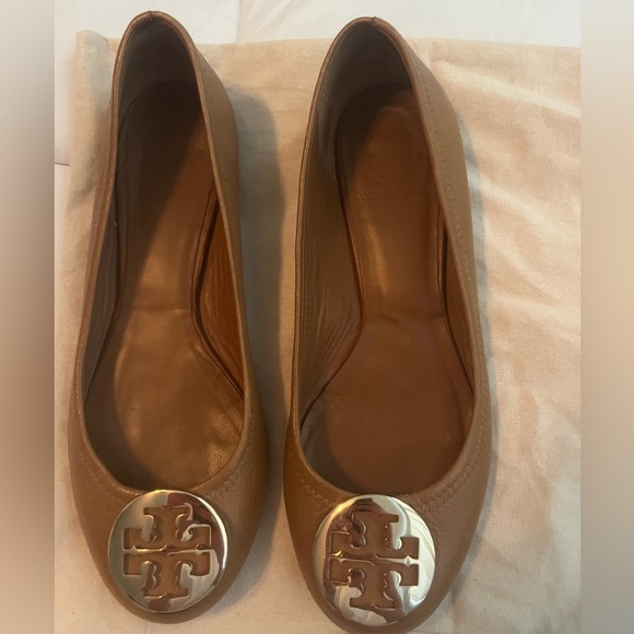 Tan Tory Burch Flats sz 8.5 - Picture 1 of 4